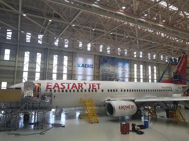 ▲경남 사천의 한국항공우주산업(KAI) 자회사 한국항공서비스(KAEMS·캠스) 사업장에서 정비 중인 이스타항공의 항공기 'B737' (사진제공=한국항공우주산업(KAI))