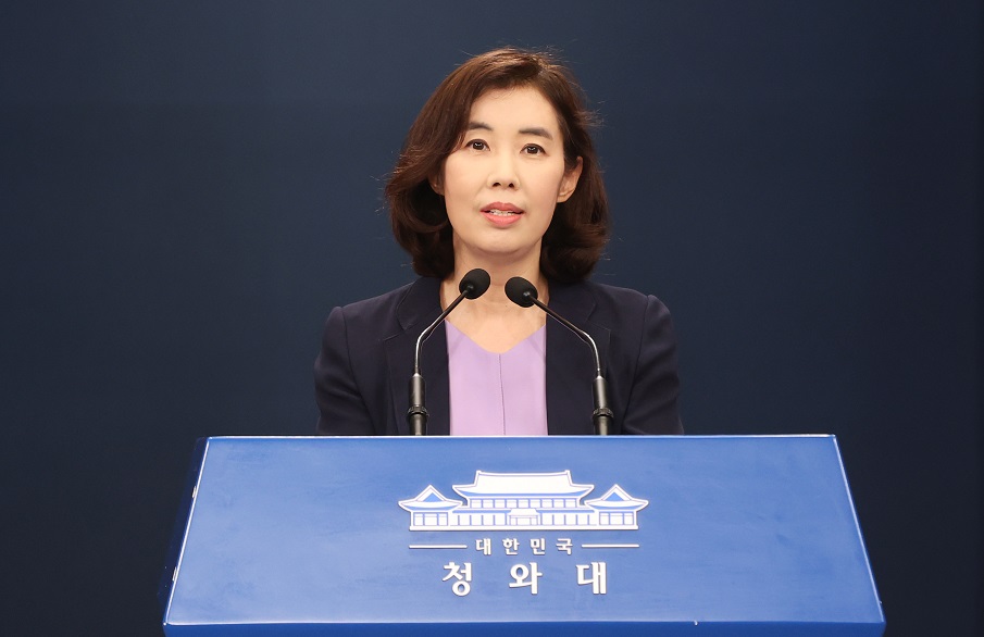 ▲<YONHAP PHOTO-2543> 브리핑하는 박경미 대변인 (서울=연합뉴스) 최재구 기자 = 박경미 청와대 대변인이 12일 청와대 춘추관에서 토카예프 카자흐스탄 대통령 국빈 방한 및 홍범도 장군 유해봉환 일정과 관련해 브리핑하고 있다. 2021.8.12 jjaeck9@yna.co.kr/2021-08-12 14:14:24/<저작권자 ⓒ 1980-2021 ㈜연합뉴스. 무단 전재 재배포 금지.>