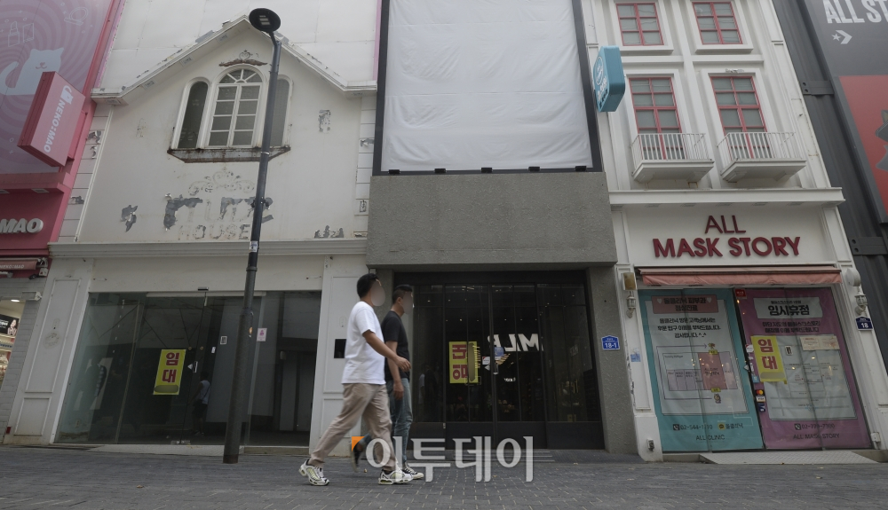 ▲7월 9일 오후 서울 중구 명동 건물들에 임대문의가 붙어있다. 조현호 기자 hyunho@ (이투데이DB)