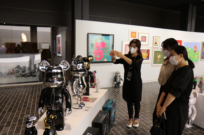 ▲서울 강남구에 위치한 ‘원에디션 강남’ 견본주택에서 복합문화공간인 ‘원에디션 아트스페이스’가 올해 말까지 운영된다. ‘원에디션 아트스페이스’ 전시 모습. 