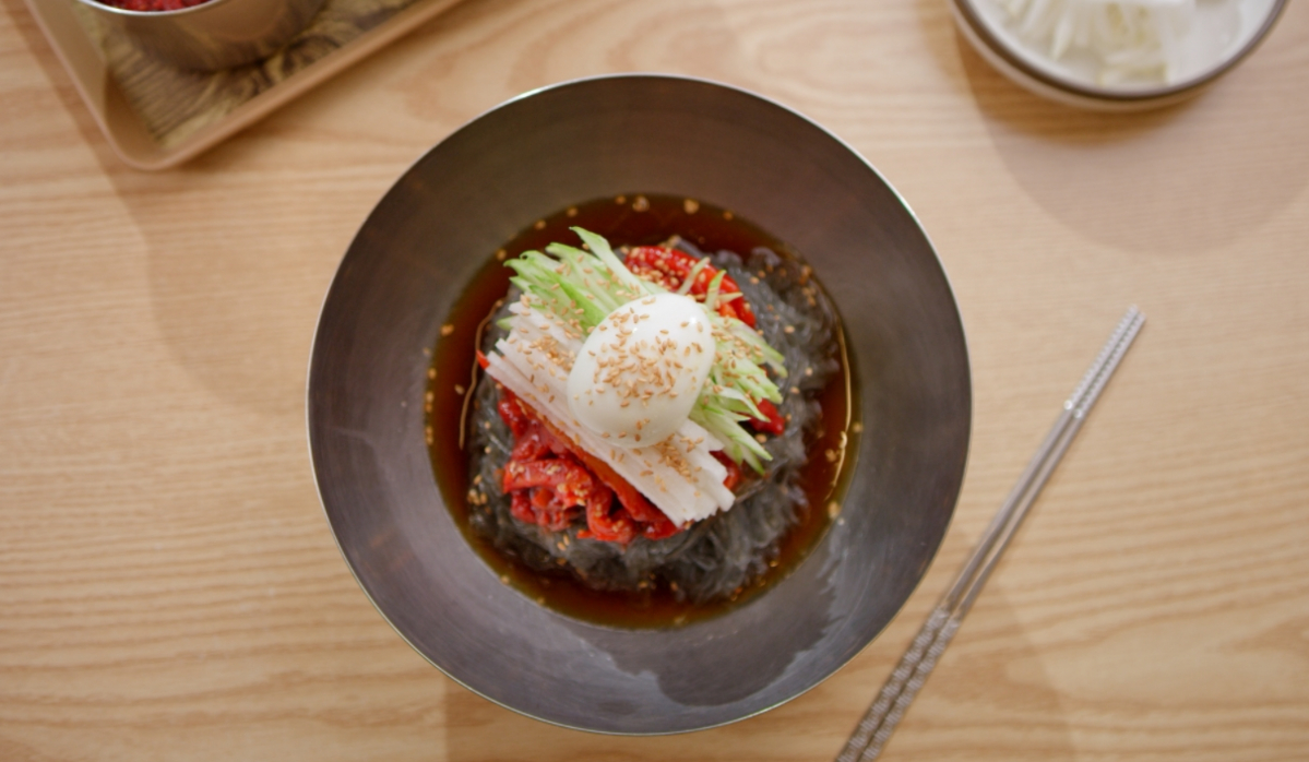 ▲다큐 '냉면 랩소디'는 냉면이 선대와 후대를 이어주며 한국인의 정체성을 드러내는 소울 푸드라고 말한다.  (KBS)