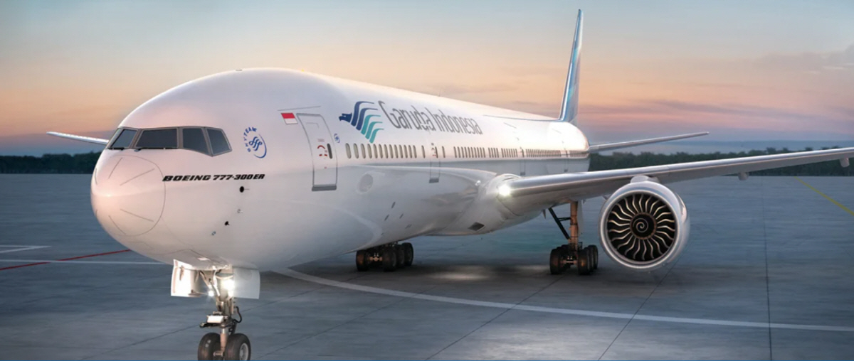 ▲가루다인도네시아항공 여객기가 활주로에 서 있다. 사진 가루다인도네시아항공 홈페이지 캡처
