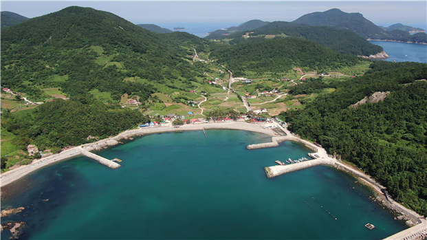 ▲전남 여수 금오도 직포항 전경. (사진제공=해양수산부)