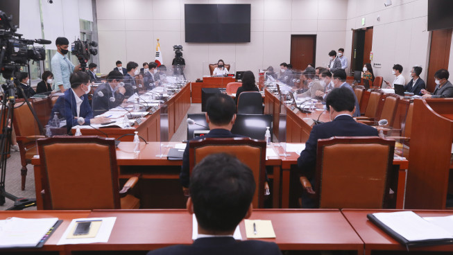 ▲이재정 국회 외교통일위원회 위원장 권한대행이 23일 오후 서울 여의도 국회에서 외통위 전체회의를 주재하고 있다. (연합뉴스)