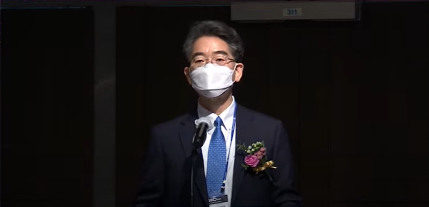 ▲정호영 LG디스플레이 사장(한국디스플레이산업 협회장)이 25일 서울 코엑스에서 열린 ‘제20회 IMID 2021 한국디스플레이산업전’ 개막식에서 인사말을 하고 있다. (출처=IMID 온라인 생중계 화면 캡처)