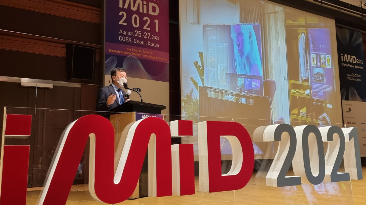▲25일 삼성동 코엑스에서 열린 IMID2021 개막행사에서 LG디스플레이 CTO 윤수영전무가'디지털 트랜스포메이션 시대, 디스플레이 산업의 새로운 기회'를 주제로 기조연설을 하고 있다. (사진제공=LG디스플레이)