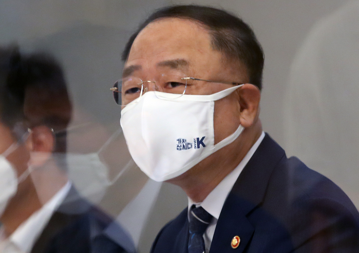 ▲홍남기 경제부총리 겸 기획재정부 장관이 지난달 25일 서울 종로구 정부서울청사에서 열린 제29차 부동산시장 점검 관계장관회의에 참석해 발언하고 있다. (공동사진취재단)