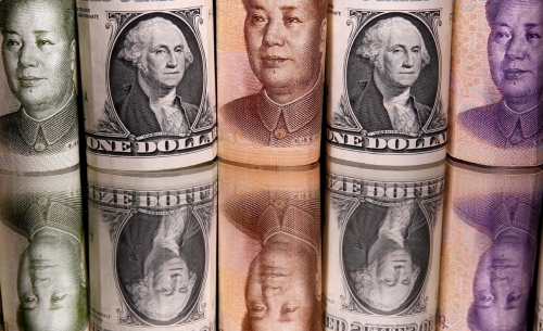 ▲중국 위안과 미국 달러 지폐가 보인다. 로이터연합뉴스
