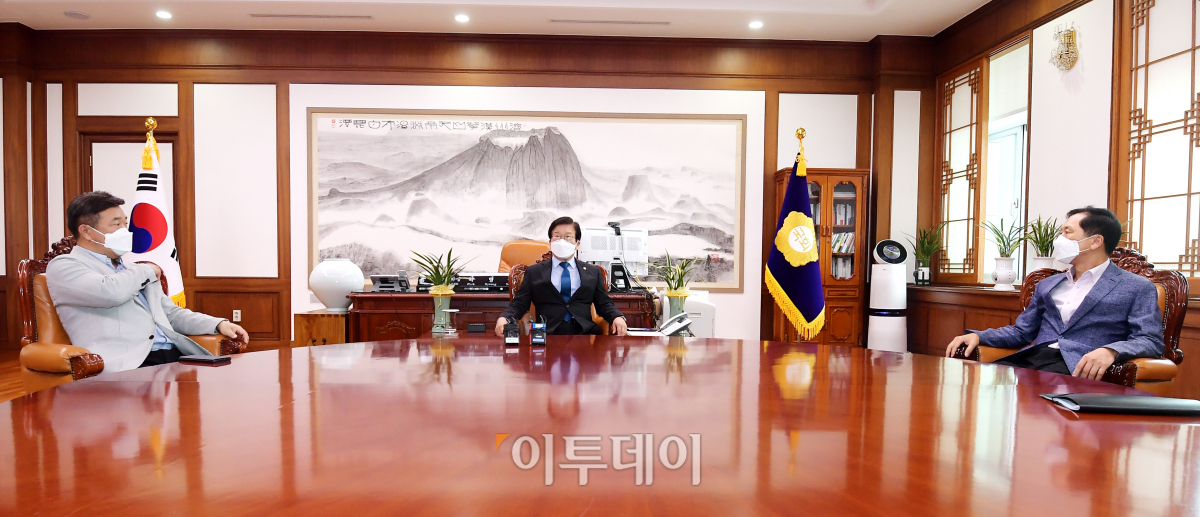 ▲29일 박병석 국회의장 주재로 윤호중 더불어민주당ㆍ김기현 국민의힘 원내대표가 회동했다. (신태현 기자 holjjak@)