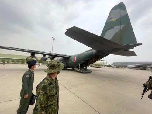 ▲아프가니스탄 카불 하미드 카르자이 국제공항에 일본 자위대 수송기가 착륙해 있다.  (연합뉴스)