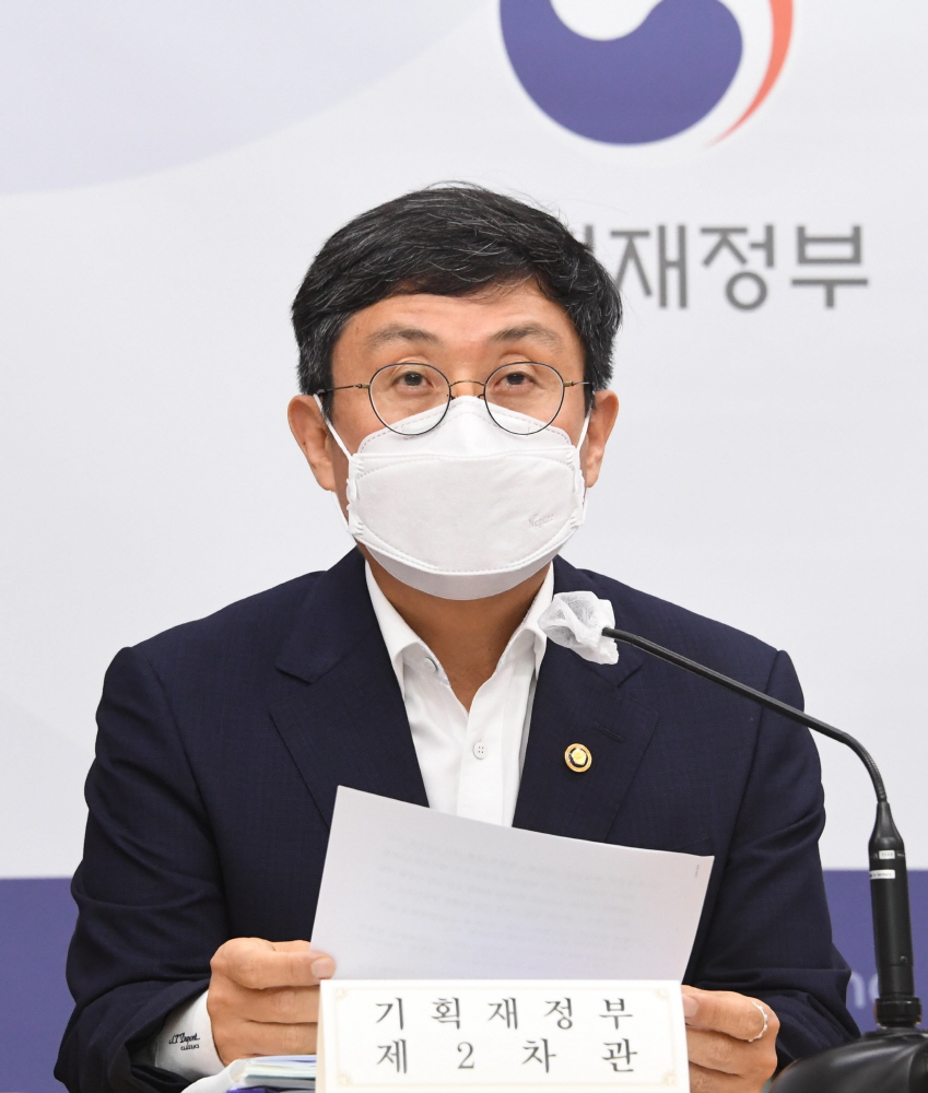 ▲안도걸 기획재정부 2차관이 8월 27일 정부세종청사에서 열린 '2022년 예산안 및 2021~2025년 국가재정운용계획 상세브리핑'에서 모두발언을 하고 있다. (사진제공=기획재정부)