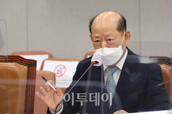 ▲국가인권위원회 위원장후보자 인사청문회가 30일 서울 여의도 국회에서 열려 송두환 후보자가 의원들의 질의에 답변하고 있다. 신태현 기자 holjjak@ (이투데이DB)