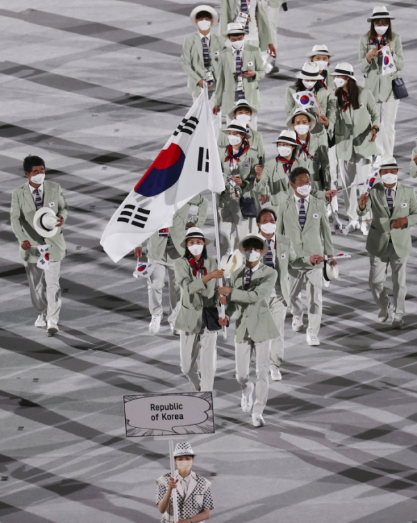 ▲23일 일본 도쿄 신주쿠 국립경기장에서 열린 2020 도쿄올림픽 개막식에서 한국 선수단이 입장하고 있다. (연합뉴스)