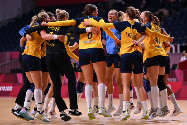 ▲스웨덴 여자 핸드볼 대표팀이 러시아전에서 승리를 거둔 후 기뻐하고 있다. (연합뉴스)