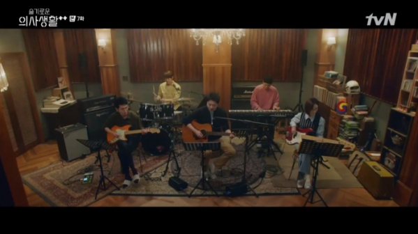 ▲미도와 파라솔(사진=tvN 방송화면 캡처)