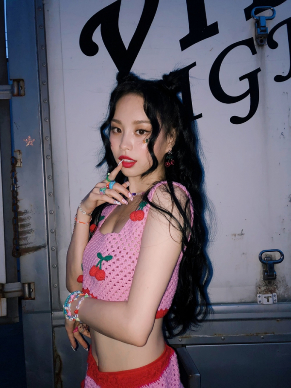 ▲유하(사진 = 유니버설뮤직 제공)