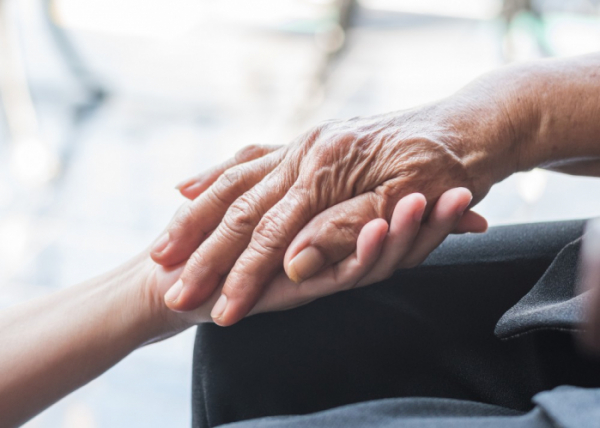 ▲국민건강보험공단이 5일 발간한 ‘2020 노인장기요양보험 통계연보’에 따르면 지난해 노인장기요양보험 혜택을 받는 노인이 2019년 대비 11.1% 늘어났다.