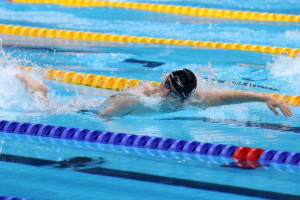 ▲28일 일본 아쿠아틱스 센터에서 열린 도쿄올림픽 남자 100m 자유형 준결승에 출전한 황선우가 경기를 치르고 있다. (연합뉴스)