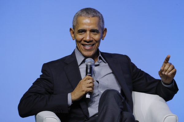 ▲버락 오바마 미국 전 대통령이 2019년 12월 말레이시아 쿠알라룸푸르에서 진행된 오바마재단 행사서 연설하고 있다. 쿠알라룸푸르/AP연합뉴스
