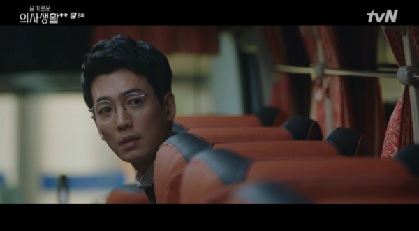 ▲'슬의생2' 김준완(정경호)(사진=tvN 방송화면 캡처)
