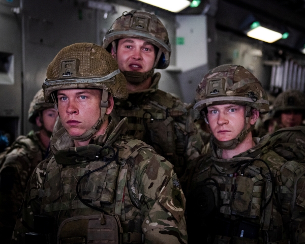 ▲영국 공군이 16일 아프가니스탄 카불에 도착해 작전을 기다리고 있다. 카불/로이터연합뉴스
