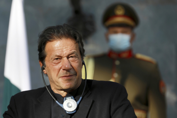 ▲임란 칸 파키스탄 총리가 지난해 11월 아프가니스탄 수도 카불 대통령 궁에서 아슈라프 가니 대통령과 공동 기자회견에 참석하고 있다. AP뉴시스