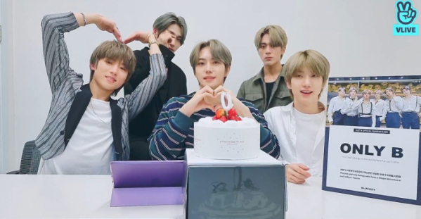 ▲저스트비(사진=네이버 V라이브 )