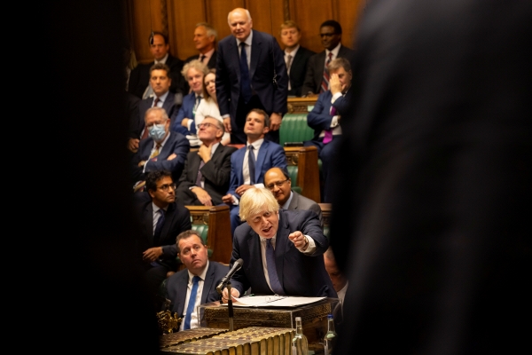 ▲보리스 존슨 영국 총리가 18일 의회에 출석해 아프가니스탄 상황을 설명하고 있다. 런던/로이터연합뉴스
