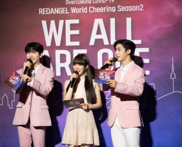 ▲'WE ALL ARE ONE'(사진대한민국 응원단 레드엔젤)