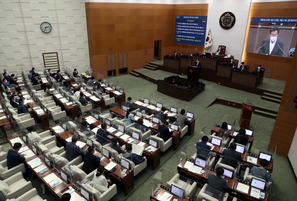 ▲오세훈 서울시장이 27일 서울시의회에서 열린 제302회 임시회에서 2021년도 제2회 추가경정예산안에 대한 시정연설을 하고 있다. (뉴시스)