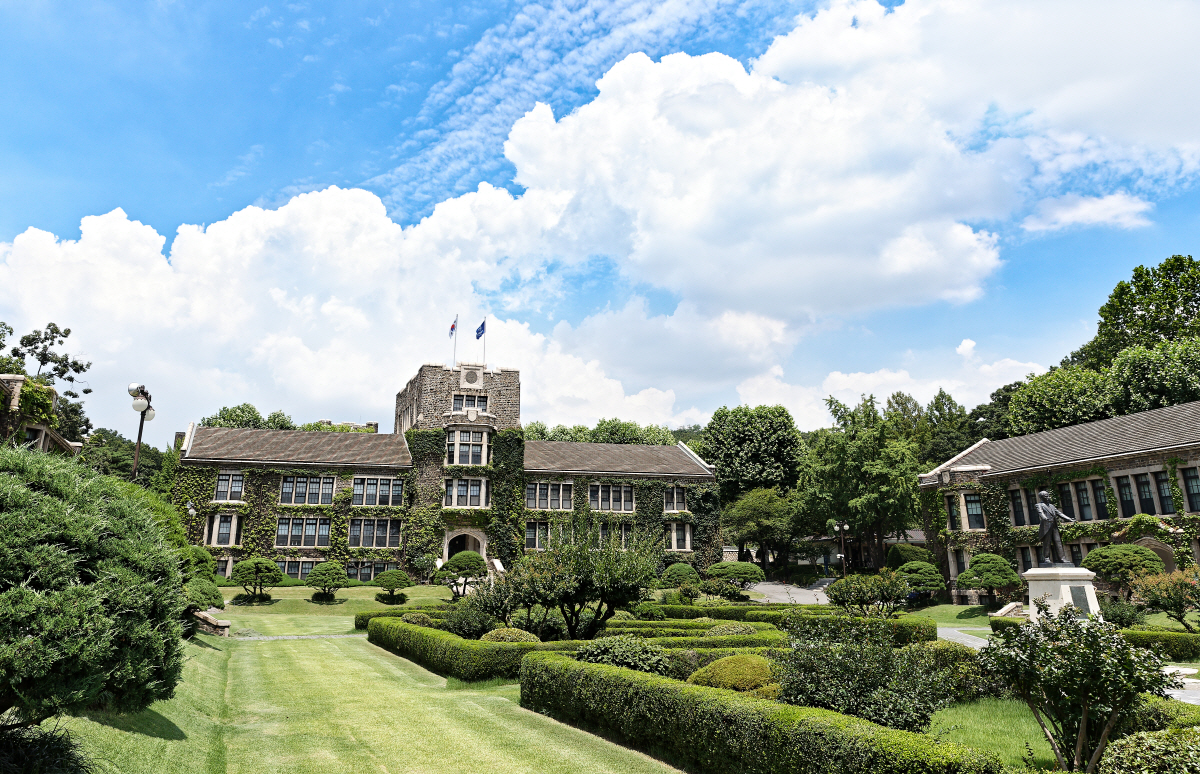 ▲연세대학교 본관 전경
