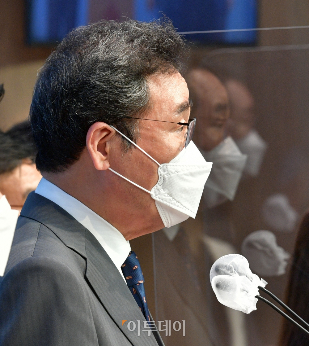 ▲이낙연 더불어민주당 대선 경선 후보는 순회경선을 통해 안전한 후보만이 우리에게 완전한 승리를 가져다준다"고 강조했다. 이 후보다 지난 2일 국회 소통관에서 기자회견을 하고 있다. (신태현 기자 holjjak@)