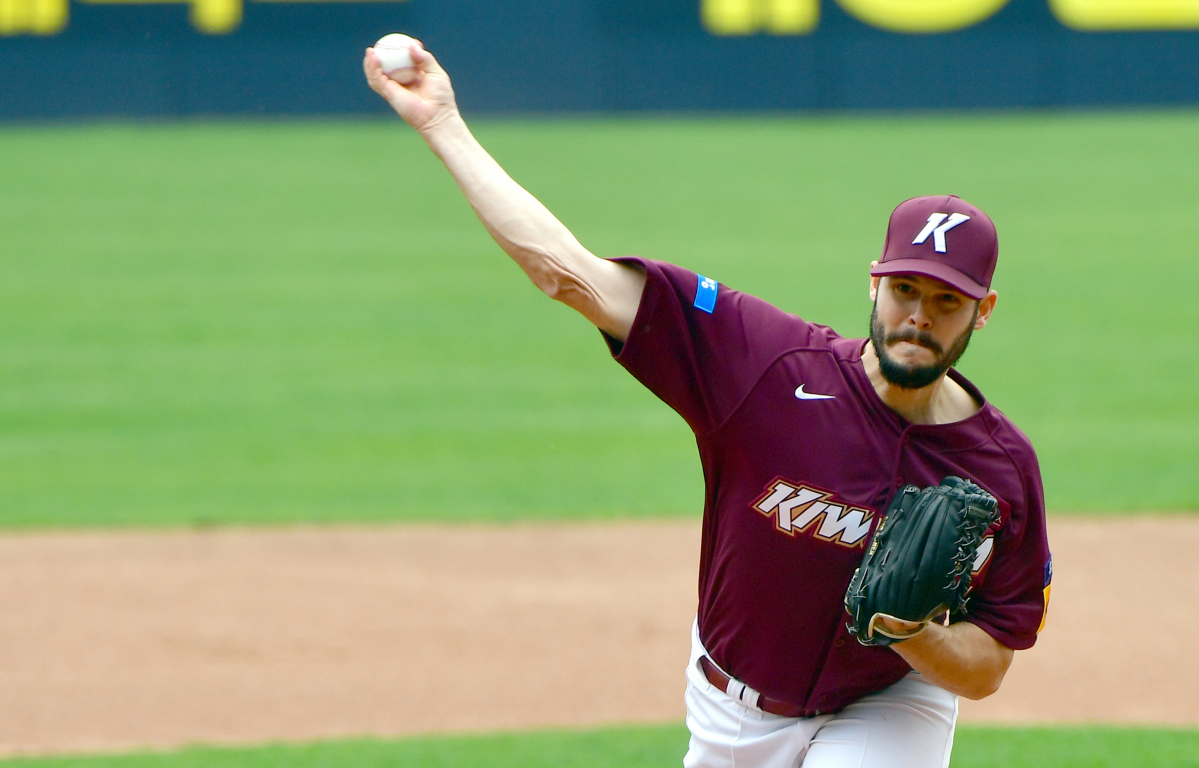 ▲지난해 5월 5일 광주 북구 광주-기아챔피언스필드에서 열린 2020프로야구 개막전 KIA 타이거즈 대 키움 히어로즈의 경기, 1회말 무사에서 키움 선발투수 브리검이 역투하고 있다. 뉴시스