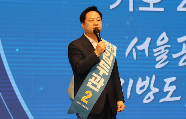 ▲더불어민주당 대권주자인 김두관 의원이 5일 오후 충북 청주시 서원구 CJB컨벤션센터에서 치러진 '충북·세종 민주당 순회 경선'에서 연설하고 있다. (연합뉴스)