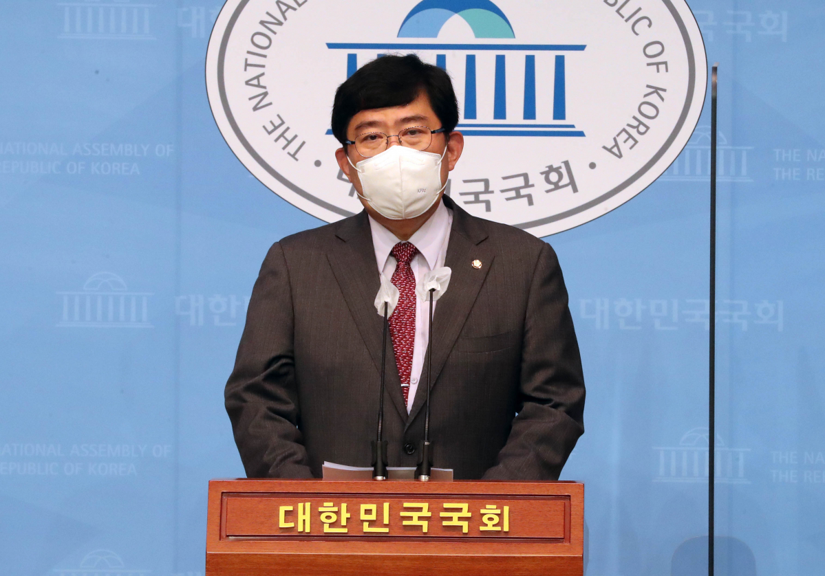 ▲윤창현 국민의힘 의원이 7월 7일 서울 여의도 국회 소통관에서 금융감독원 혁신 방향 관련 기자회견을 하고 있다. (뉴시스)