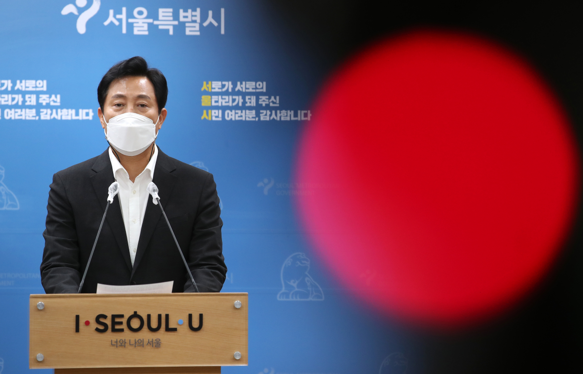 ▲오세훈 서울시장이 6일 오후 서울 중구 서울시청 브리핑룸에서 서울시청 압수수색 이후 경찰 조사 관련 입장 표명을 하고 있다.  (뉴시스)