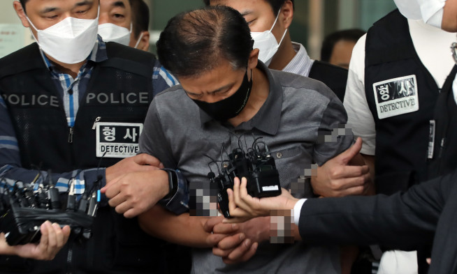 ▲전자발찌 훼손 전후로 여성 2명 살해 혐의를 받는 강윤성이 7일 오전 송파경찰서에서 이송되고 있다. 송파경찰서는 이날 강씨를 서울동부지검에 송치했다. (연합뉴스)