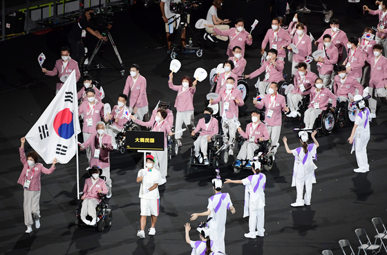 ▲2020 도쿄 패럴림픽 개회식에서 대한민국 선수단이 입장하고 있다. (패럴림픽사진공동취재단)