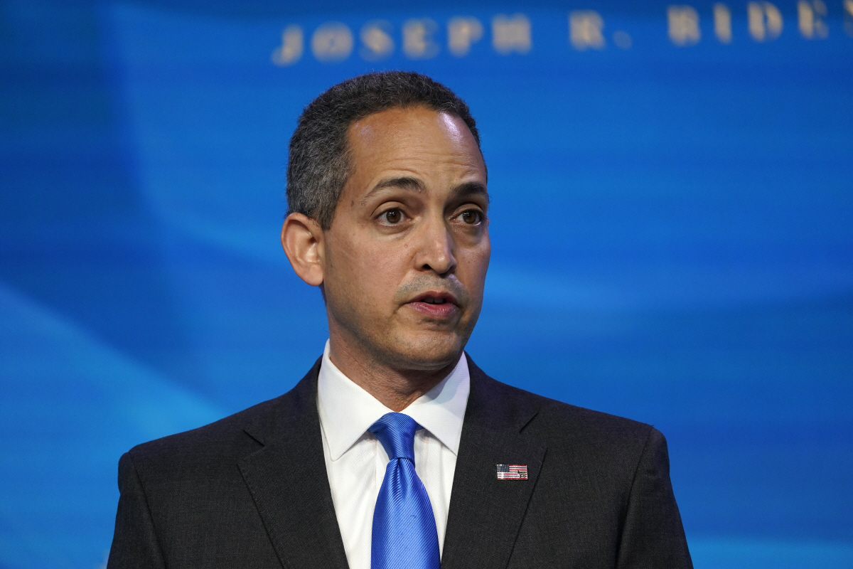 ▲돈 그레이브스 미국 상무부 부장관이 1월 8일 윌밍턴에서 연설하고 있다. 윌밍턴/AP뉴시스