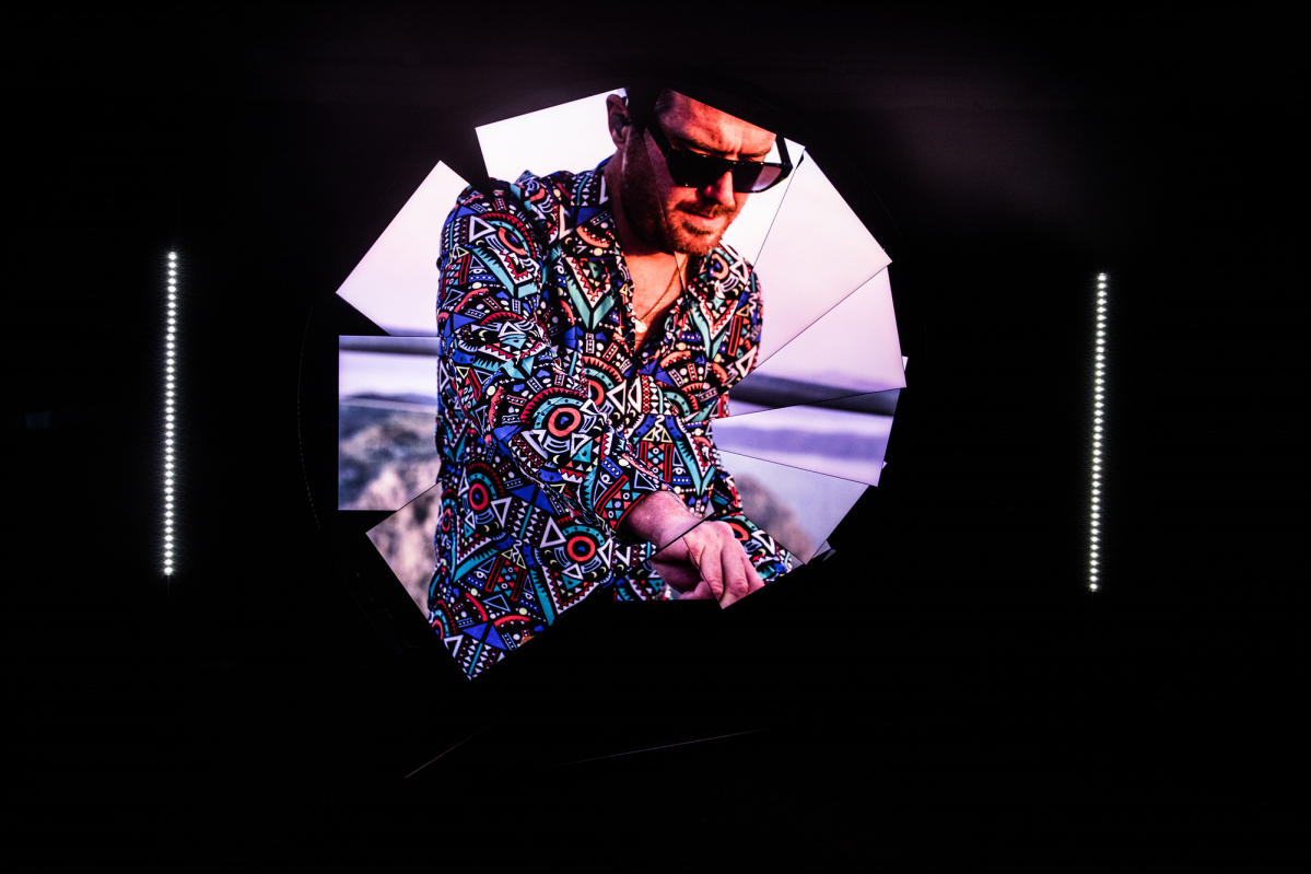 ▲삼성전자가 영국 런던에 위치한 사치 갤러리(Saaychi Gallery)에서 공개한 Neo QLED를 활용한 8K 영상 작품 (사진제공=삼성전자)