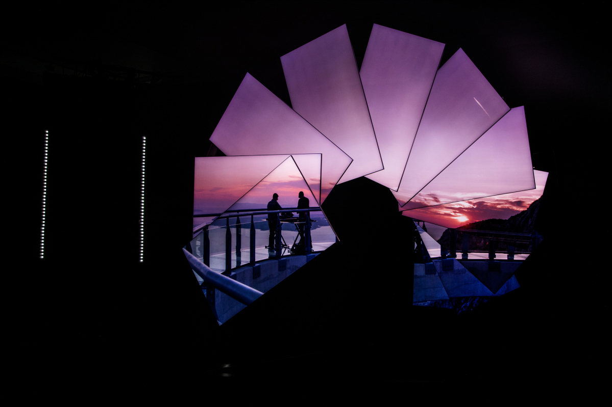 ▲삼성전자가 영국 런던에 위치한 사치 갤러리(Saaychi Gallery)에서 공개한 Neo QLED를 활용한 8K 영상 작품 (사진제공=삼성전자)