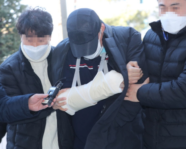 ▲술에 취해 벤치 차량을 몰다 사망사고를 낸 운전자 A씨. (연합뉴스)