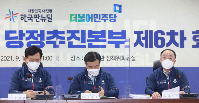 ▲홍남기 경제부총리가 13일 오전 서울 여의도 국회 의원회관에서 열린 한국판 뉴딜 당정추진본부 제6차회의에서 발언하고 있다.  (연합뉴스)
