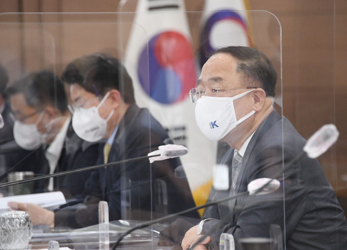 ▲홍남기 부총리 겸 기획재정부 장관이 9월 13일 오후 정부세종청사에서 열린 기획재정부 확대간부회의를 주재, 모두발언을 하고 있다. (사진제공=기획재정부)