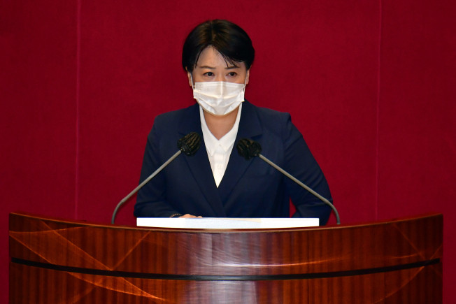 ▲국민의힘 윤희숙 의원이 13일 국회 본회의에서 열린 본인의 사직안 표결에 앞서 신상 발언을 하고 있다.  (연합뉴스)