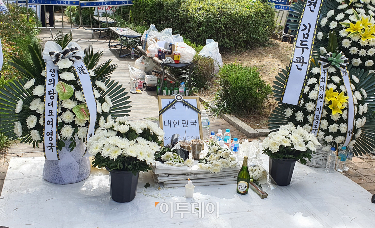 ▲17일 오전 서울 여의도 국회 앞에 마련된 자영업자 합동 분향소. (유혜림 기자 wiseforest@)
