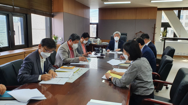 ▲고승범 금융위원장은 26일 금융감독원과 합동으로 개최한 ‘가상자산사업자 신고현황 점검회의’에서 미신고 거래소의 불법 영업행위에 대한 일제점검을 실시하도록 지시했다. (사진제공=금융위원회)