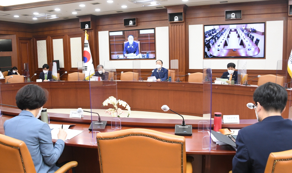 ▲홍남기 경제부총리 겸 기획재정부 장관이 9월 27일 정부서울청사에서 열린 '제224차 대외경제장관회의'를 주재, 모두발언을 하고 있다. (사진제공=기획재정부)