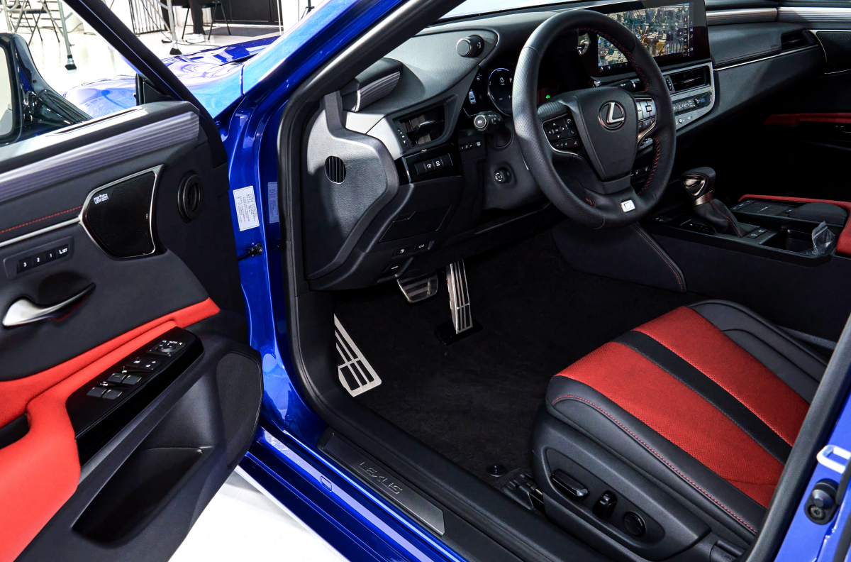 ▲렉서스코리아 하이브리드 세단 ‘New ES’ F SPORT 실내  (사진제공=렉서스코리아)