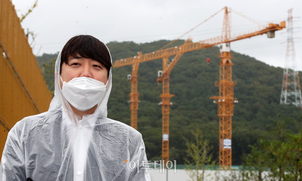 ▲이준석 국민의힘 대표가 29일 경기 성남시 분당구 대장동에서 대장동 개발 의혹에 대해 현지 조사를 하고 있다. (국회사진취재단)